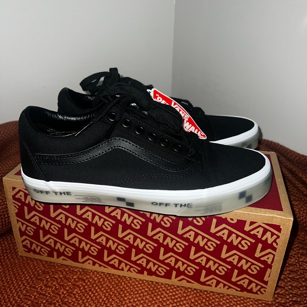 Brand New Vans Wmns size 8/ Men’s size 6.5